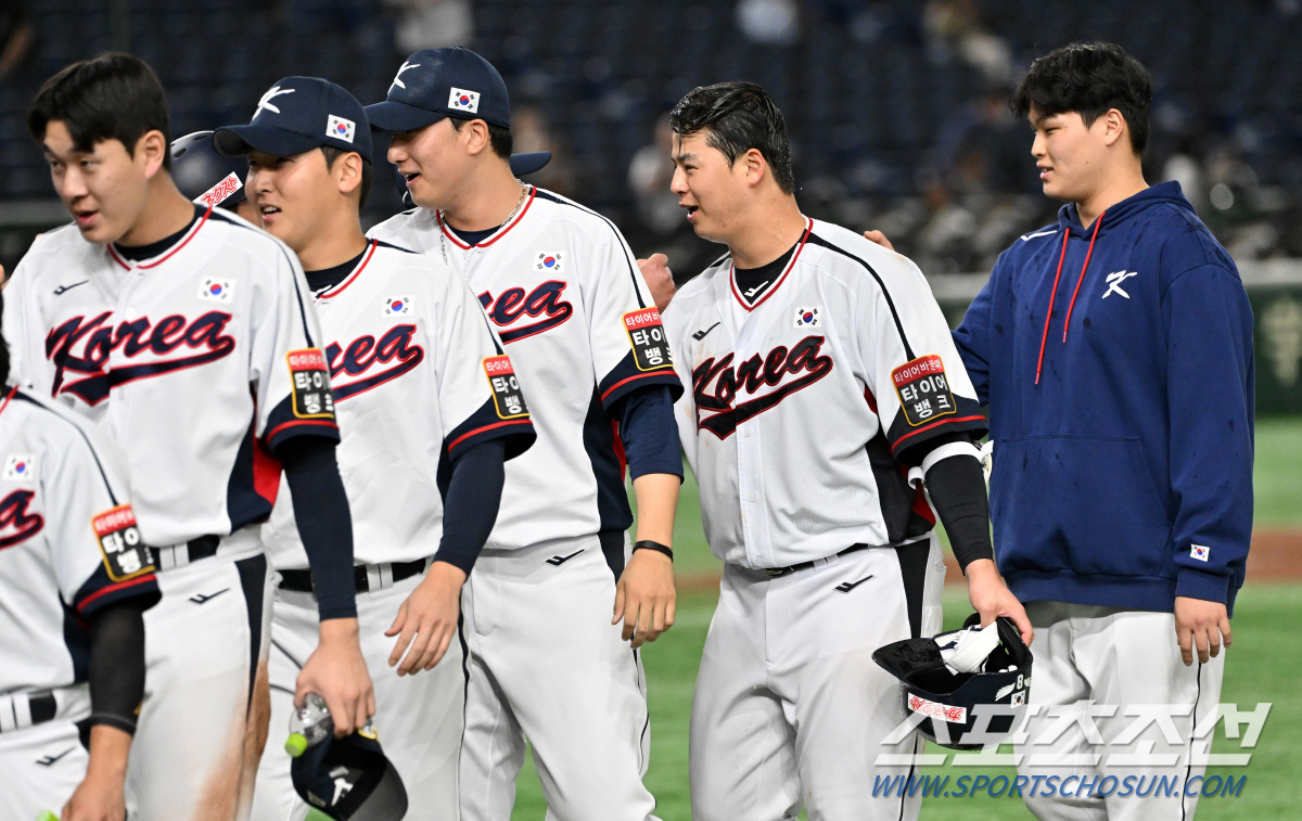 16일 일본 도쿄돔에서 열린 2023 아시아 프로야구 챔피언십(APBC) 한국과 호주의 경기. 연장 10회말 승부 치기 노시환이 끝내기 안타를 날린 뒤 환호하고 있다. 도쿄(일본)=박재만 기자pjm@sportschosun.com/2023.11.16/