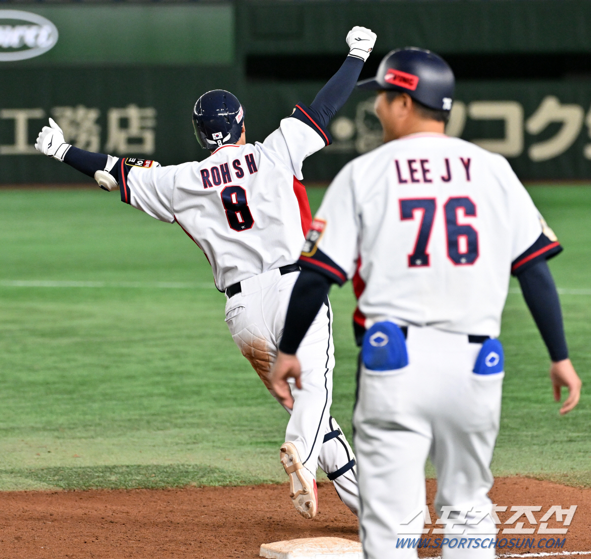 16일 일본 도쿄돔에서 열린 2023 아시아 프로야구 챔피언십(APBC) 한국과 호주의 경기. 연장 10회말 승부 치기 노시환이 끝내기 안타를 날린 뒤 환호하고 있다. 도쿄(일본)=박재만 기자pjm@sportschosun.com/2023.11.16/