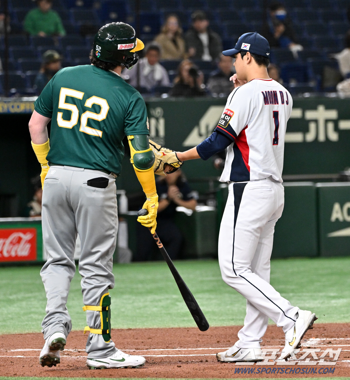 16일 일본 도쿄돔에서 열린 2023 아시아 프로야구 챔피언십(APBC) 한국과 호주의 경기. 문동주가 폭투 후 숨을 고르고 있다. 도쿄(일본)=박재만 기자pjm@sportschosun.com/2023.11.16/