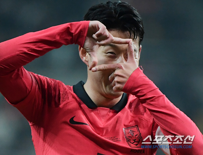 "둘이 벌쩍이면 그 자체가 예술" 클린스만호 '환상 커플' 손흥민+이강인…