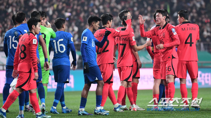 "둘이 벌쩍이면 그 자체가 예술" 클린스만호 '환상 커플' 손흥민+이강인…