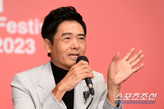 "나 안 죽었어요" 주윤발 이어 이연걸도 공식석상 '사망설' 직접 돌파[…