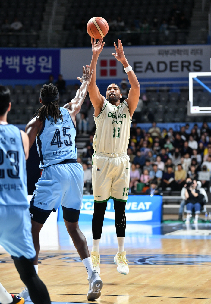 DB 에이스 디드릭 로슨. 정규리그 1라운드 MVP. 외인 2년 7개월 …