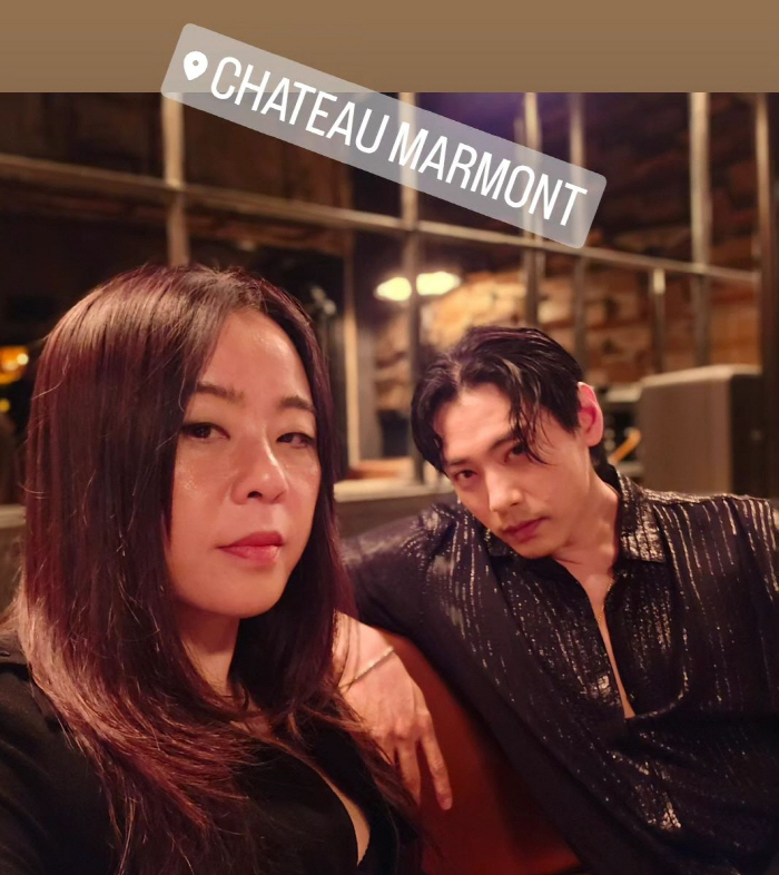 니키리, ♥꾼 유태오 자랑할만..아침부터 꽃 선물하는 '로맨틱한 남편'