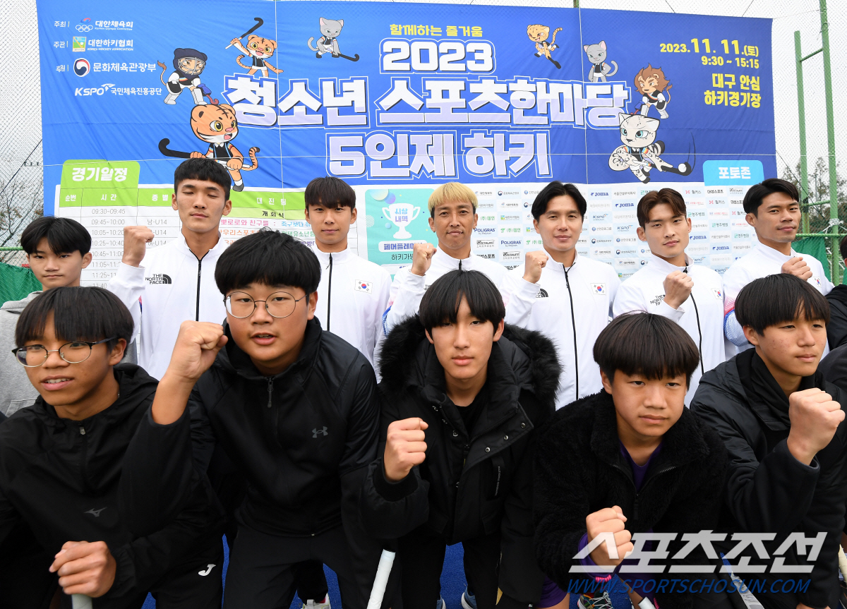 "잘봐 국대오빠들의 하키!"  불굴의 男하키대표팀이 '청스한'에 떴다"[…