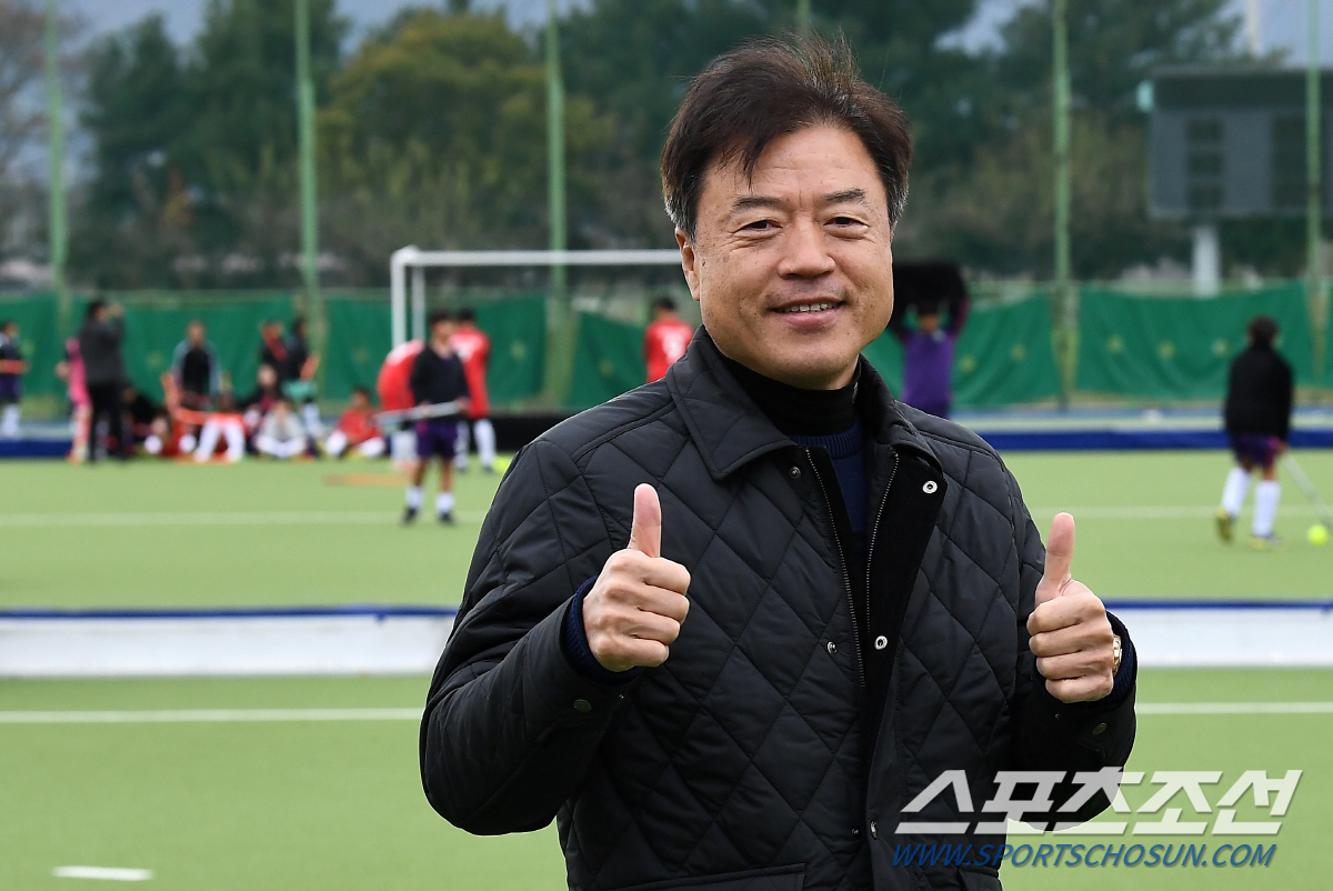 "잘봐 국대오빠들의 하키!"  불굴의 男하키대표팀이 '청스한'에 떴다"[…