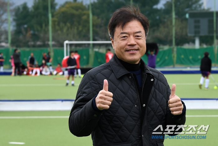 "잘봐,국대오빠들의 하키!" 불굴의 男하키대표팀이 '청스한'에 떴다"[靑…