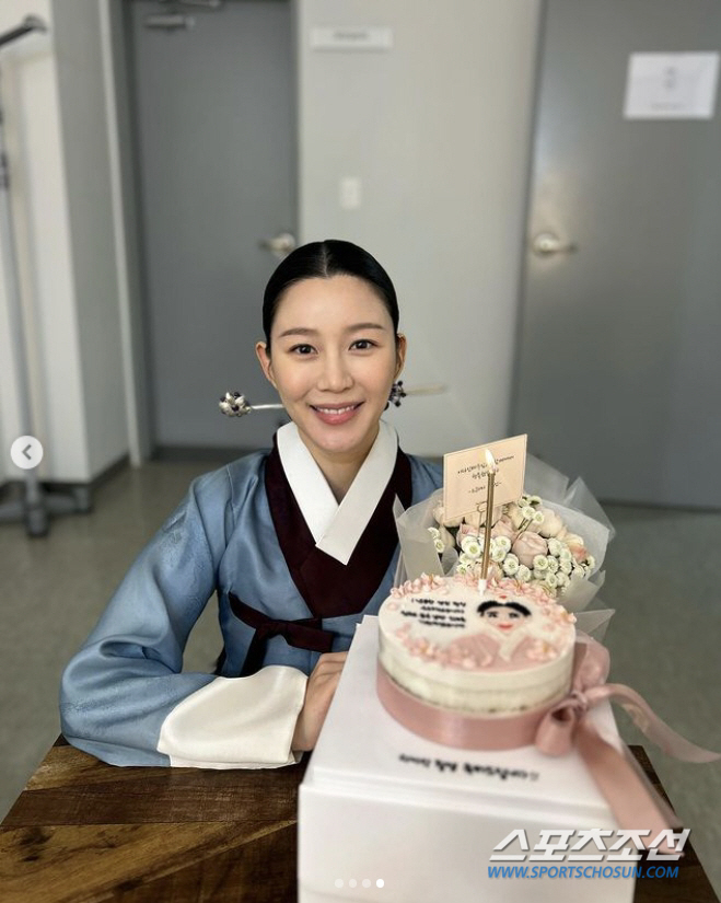 "'연인' 마지막 촬영 끝내고 퇴근합니다!". '이승기♥' 이다인, 임신…