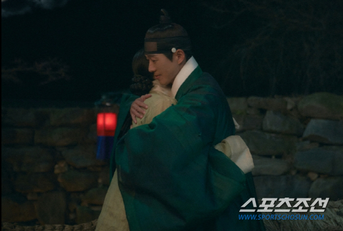 [SC이슈]'연인' 마지막회, '결말 스포=1회 오프닝'…지하동굴 감금 …
