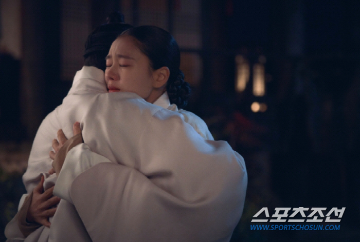 [SC이슈]'연인' 마지막회, '결말 스포=1회 오프닝'…지하동굴 감금 …