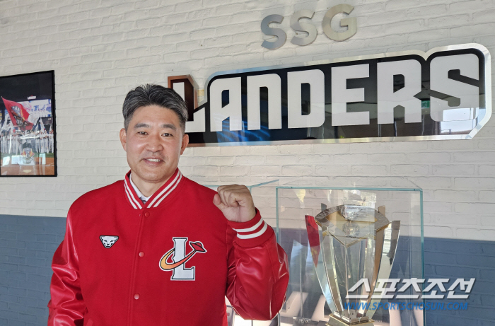[인터뷰]'원팀' 깨면 용서 안했던 캡틴, 메뉴얼북 들고 감독이 됐다