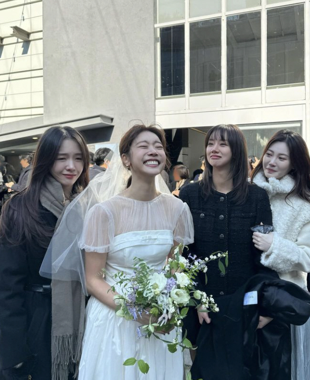 소진♥이동하 결혼, 걸스데이 완전체 오열…혜리 "세상에서 제일 예쁜 언니…
