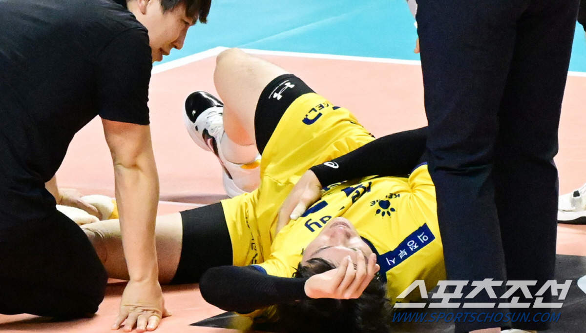 1승후 8연패인데... 주포 부상까지. KB손해보험 국내 에이스 황경민 …