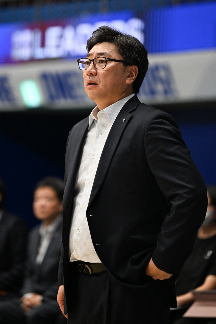 [WKBL 현장코멘트]4연패 끝+시즌 첫 승 김도완 하나원큐 감독 "지지 않겠다는 의지, 칭찬하고 싶다"