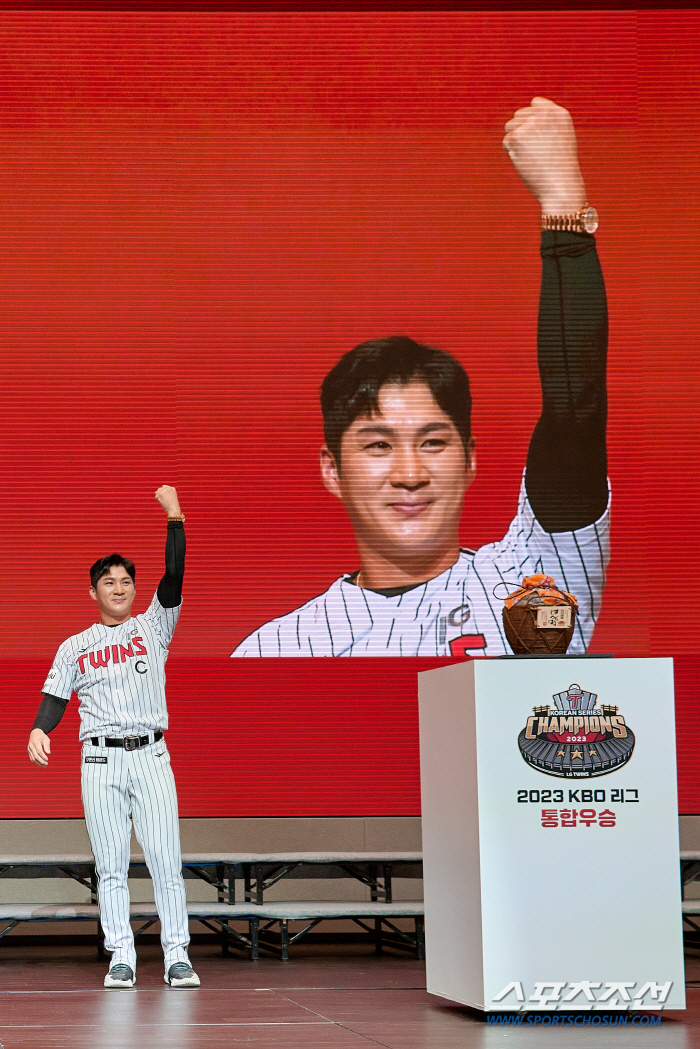 '1월에 6년 124억 계약하고 악수 했잖아...' 그런데 FA 신청을 …