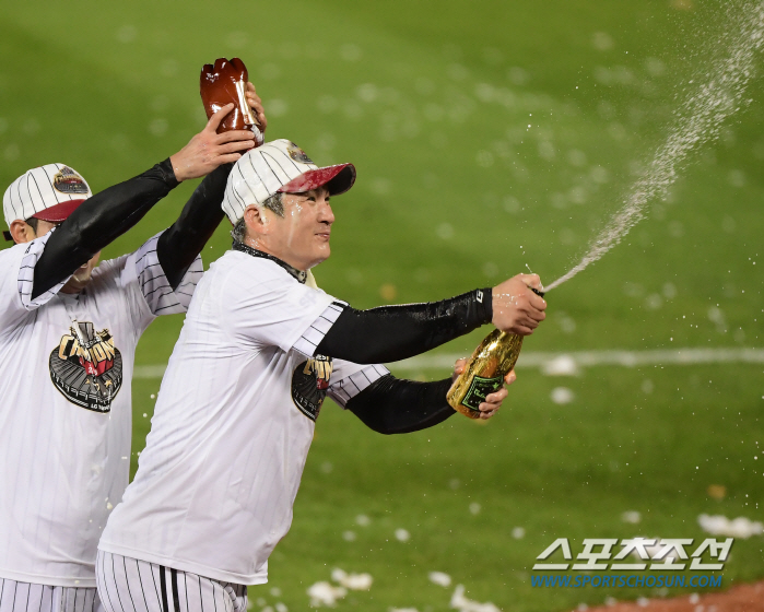 '1월에 6년 124억 계약하고 악수 했잖아...' 그런데 FA 신청을 …