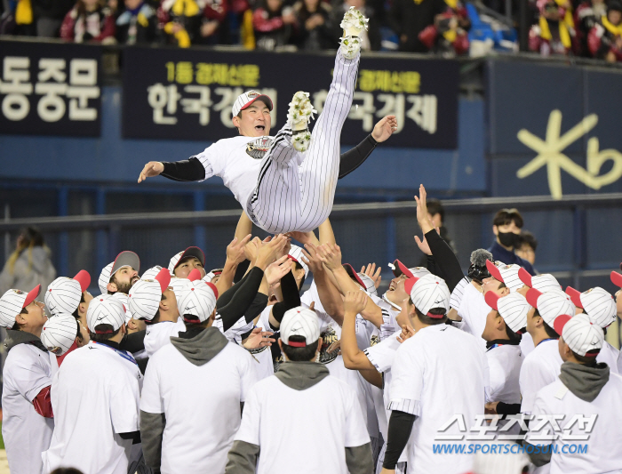 '1월에 6년 124억 계약하고 악수 했잖아...' 그런데 FA 신청을 …