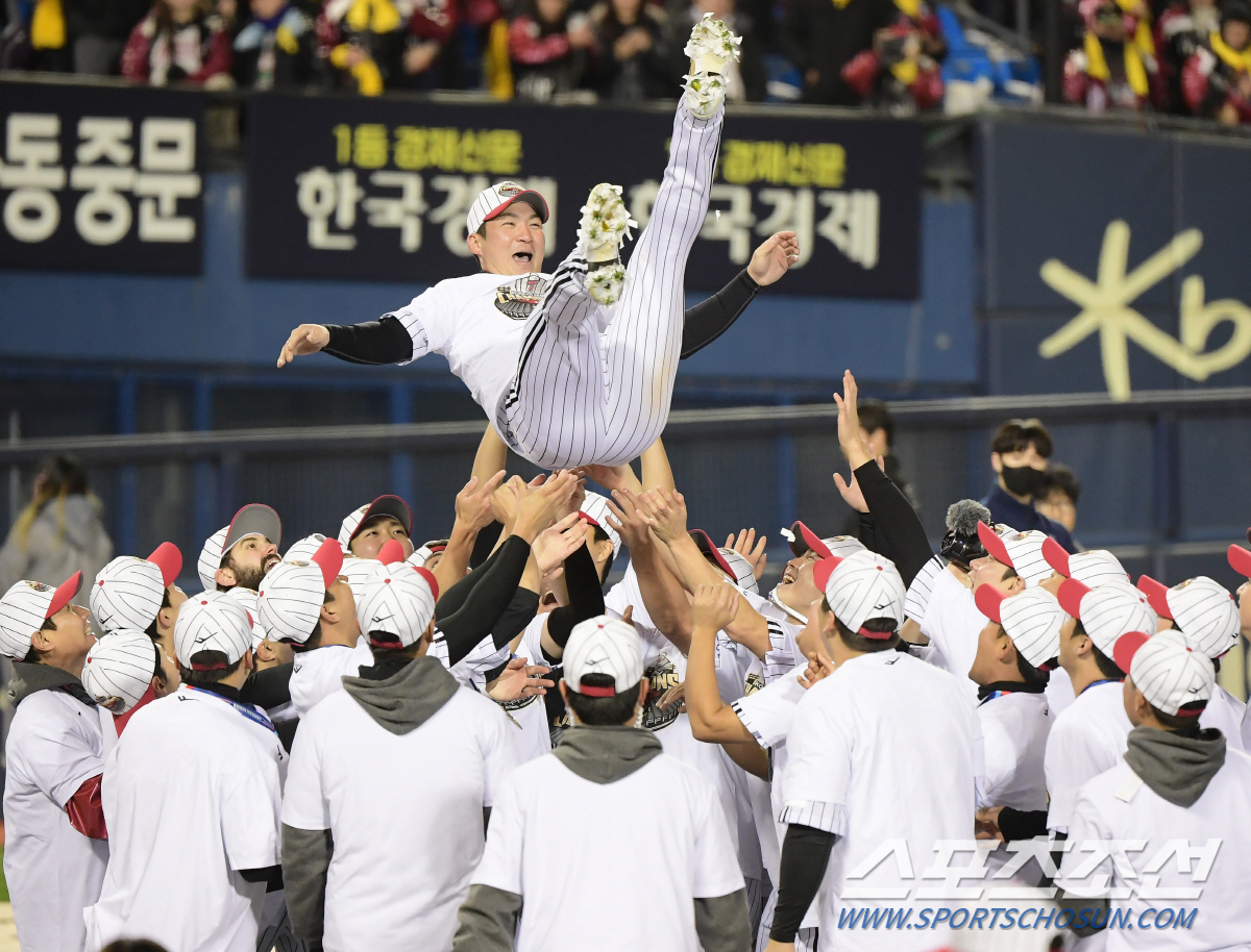 '1월에 6년 124억 계약하고 악수 했잖아...' 그런데 FA 신청을 …
