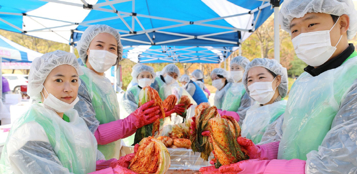 한림대강남성심병원, '사랑 듬뿍 김장 나눔' 봉사 진행
