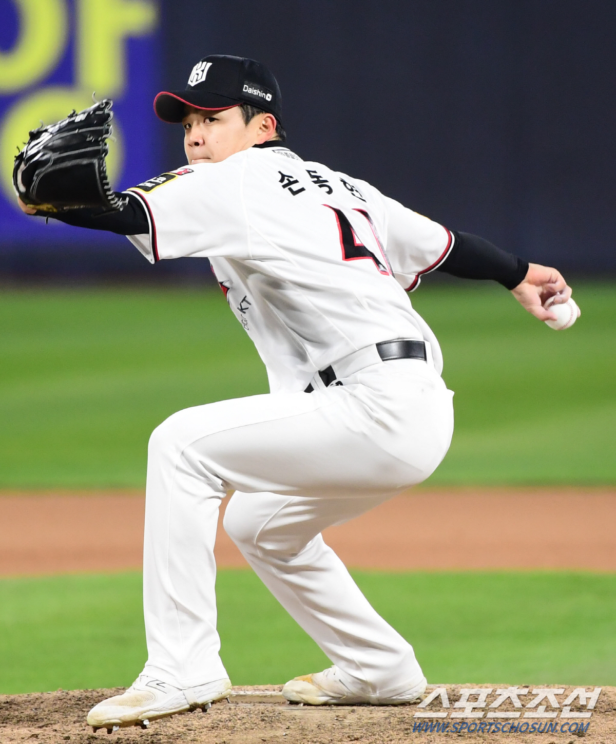 '쓸놈쓸'로 보기 짠했던 '일당백' 불펜, LG처럼 '인해전술'로... …