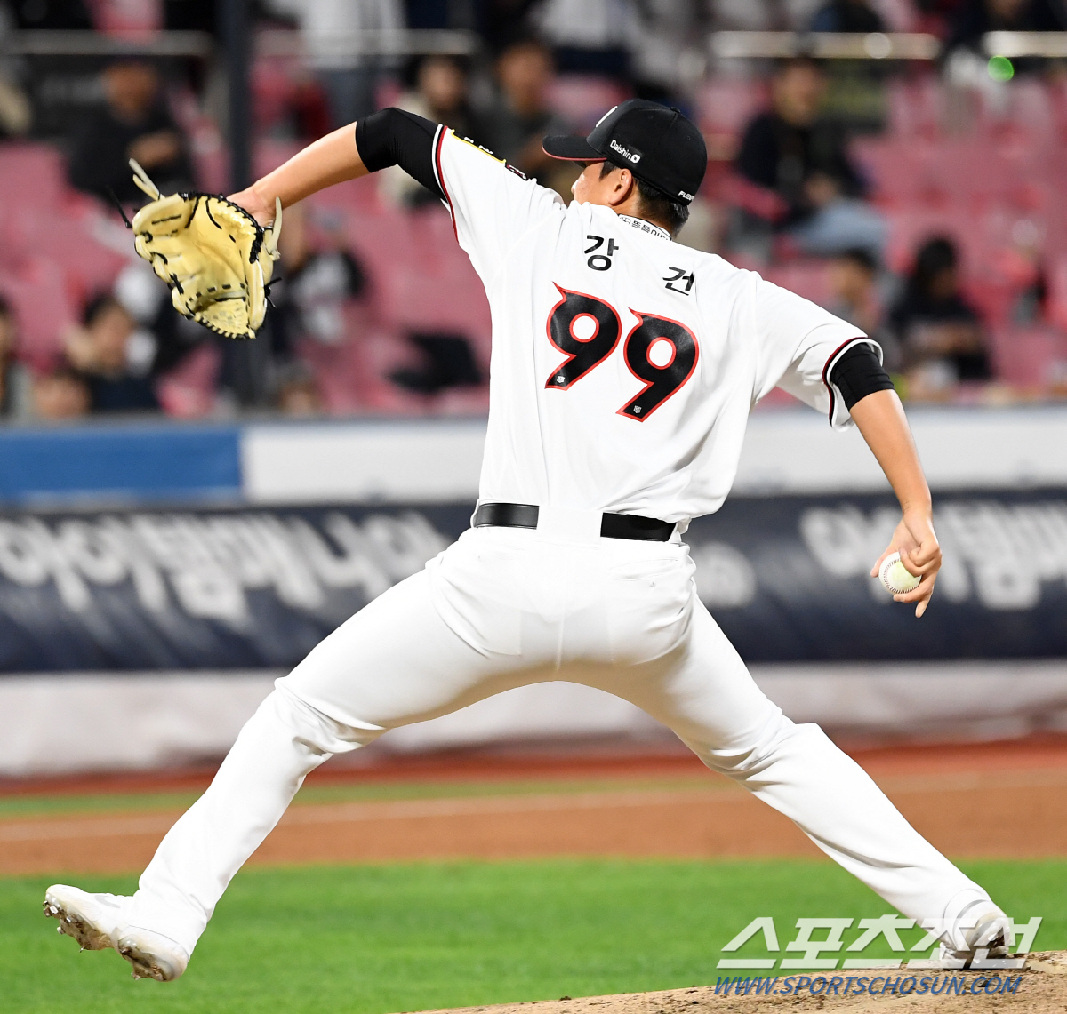 '쓸놈쓸'로 보기 짠했던 '일당백' 불펜, LG처럼 '인해전술'로... …