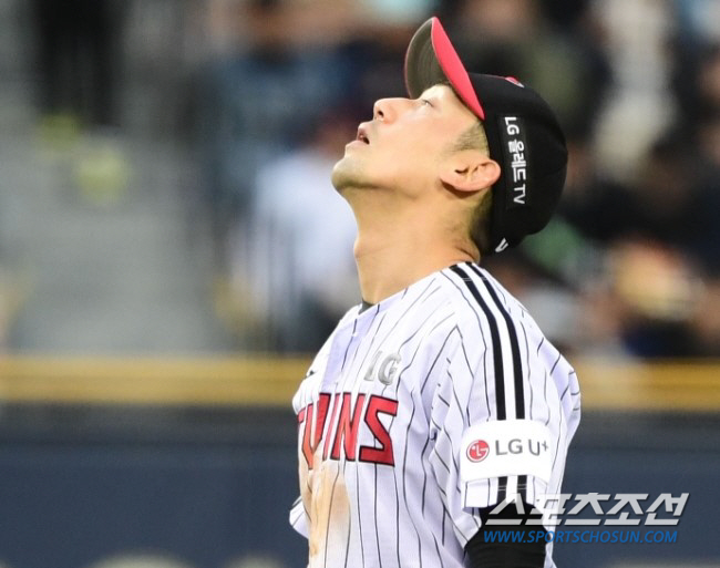 LG와서 되는게 없었던 201안타 MVP. FA 4수 결정. 내년엔 35…