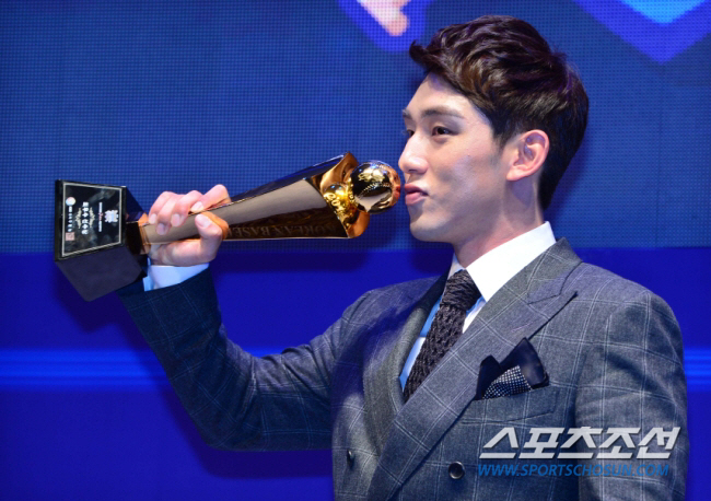 LG와서 되는게 없었던 201안타 MVP. FA 4수 결정. 내년엔 35…