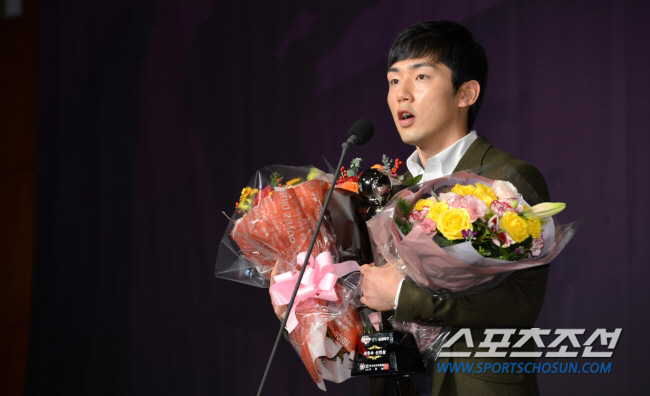 LG와서 되는게 없었던 201안타 MVP. FA 4수 결정. 내년엔 35…