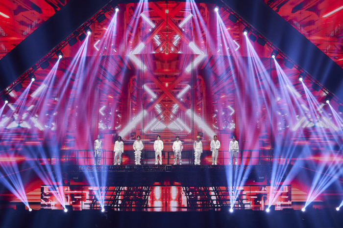 [SC현장]"가장 뜨거운 장소"…NCT 127, '영웅'→'팩트체크' 체…