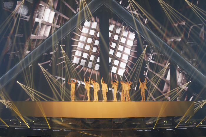 [SC현장]"가장 뜨거운 장소"…NCT 127, '영웅'→'팩트체크' 체…