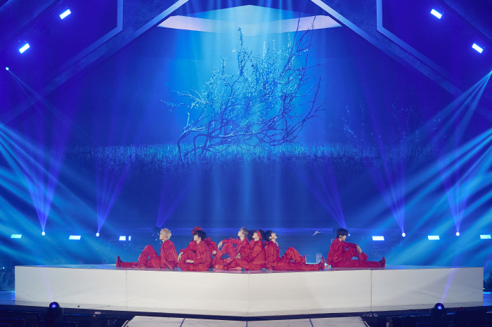 [SC현장]"가장 뜨거운 장소"…NCT 127, '영웅'→'팩트체크' 체…