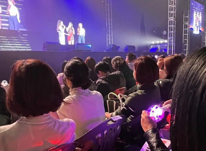 김혜수X이효리X화사, 김완선 콘서트 특급 게스트 "복권 당첨된 기분"