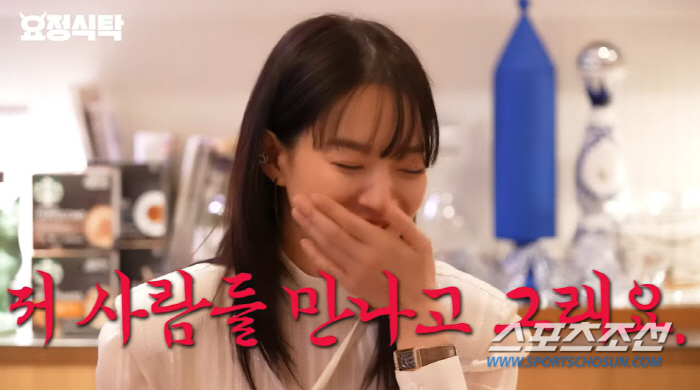 "저 사람들 만나고 그래요." '집순이' 신민아, '연예인 친구 있냐'는…