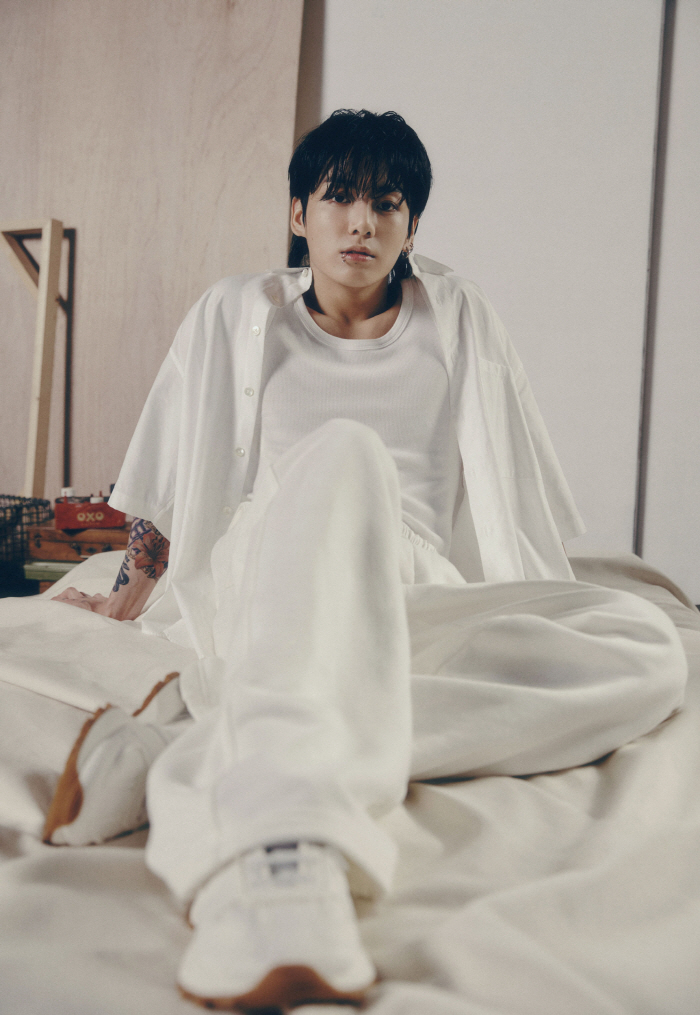 [공식] BTS 정국, '글로벌 팝스타' 저력..'골든' 250만장 돌파