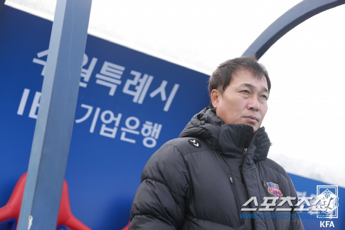 '13년만의 우승 성큼'박길영 감독"수원의 도전,WK리그 다른팀에도 용기…