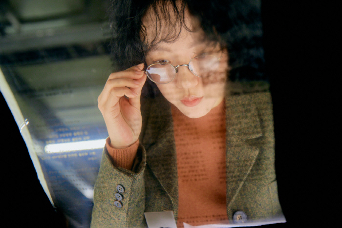 [SC리뷰] "담백한 '으른'의 사랑"…'싱글 인 서울' 이동욱X임수정,…