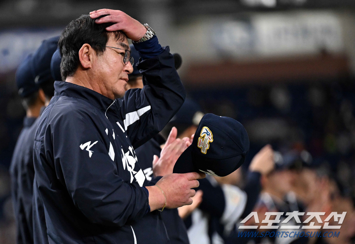 '통한의 연장 끝내기' 2회 연속 준우승…류중일 감독, "조금 더 열심히…