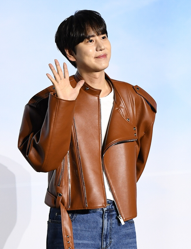 ‘슈주’ 규현, 뮤지컬 분장실서 흉기 난동에 부상