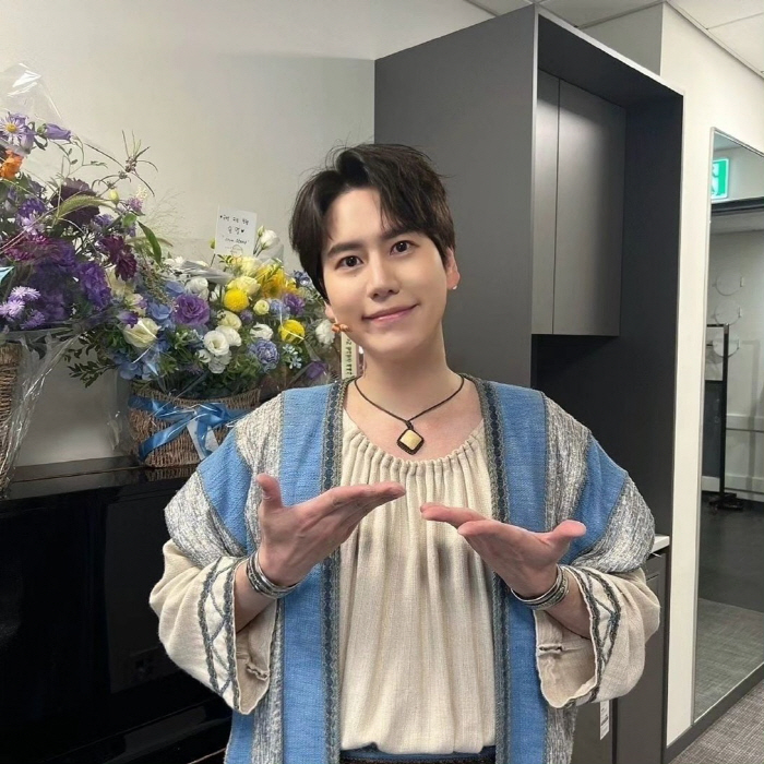 규현, '흉기난동' 부상에도 의연 "손가락 가벼운 상처→회식도 참석" […