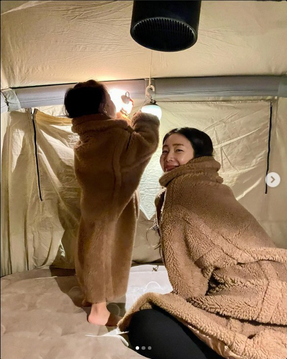 '9세 연하♥' 최지우, 딸과 커플룩…3살인데 벌써 '완성형 미모'