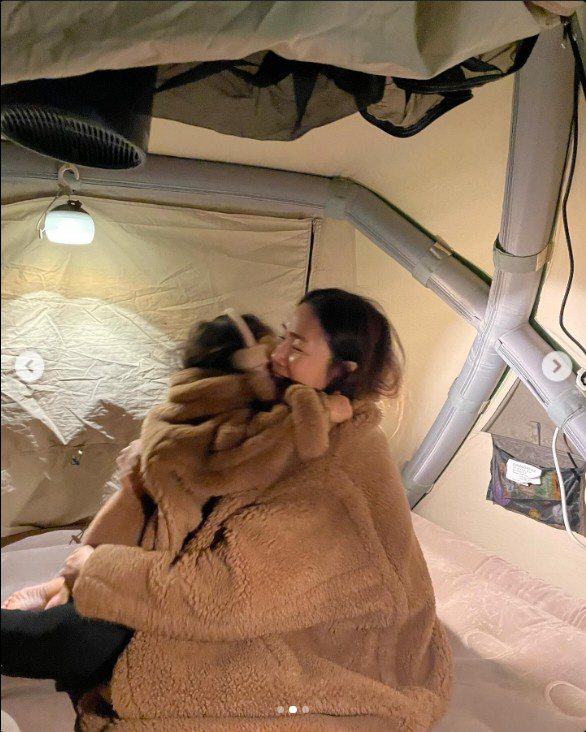 '9세 연하♥' 최지우, 딸과 커플룩…3살인데 벌써 '완성형 미모'