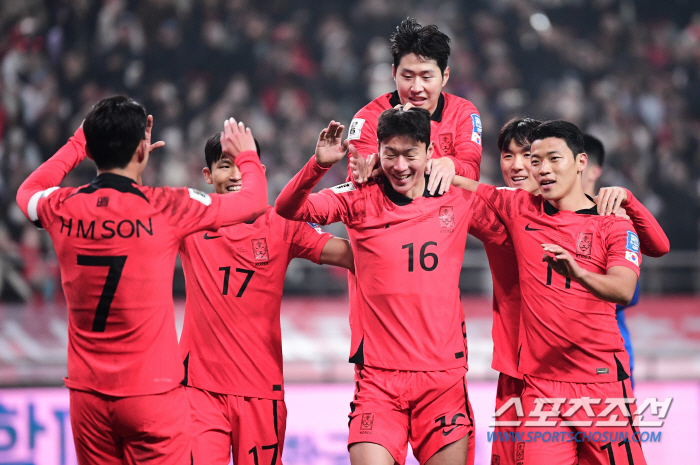 "어서와, 중국은 처음이야" 현지에서도 손흥민 '쇼 타임'에 잔뜩 흥분,…
