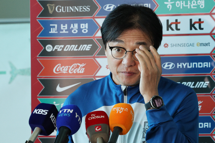 황선홍호에 大굴욕 당한 앙리의 분노"저런 크로스 왜 내줘!"[佛매체]