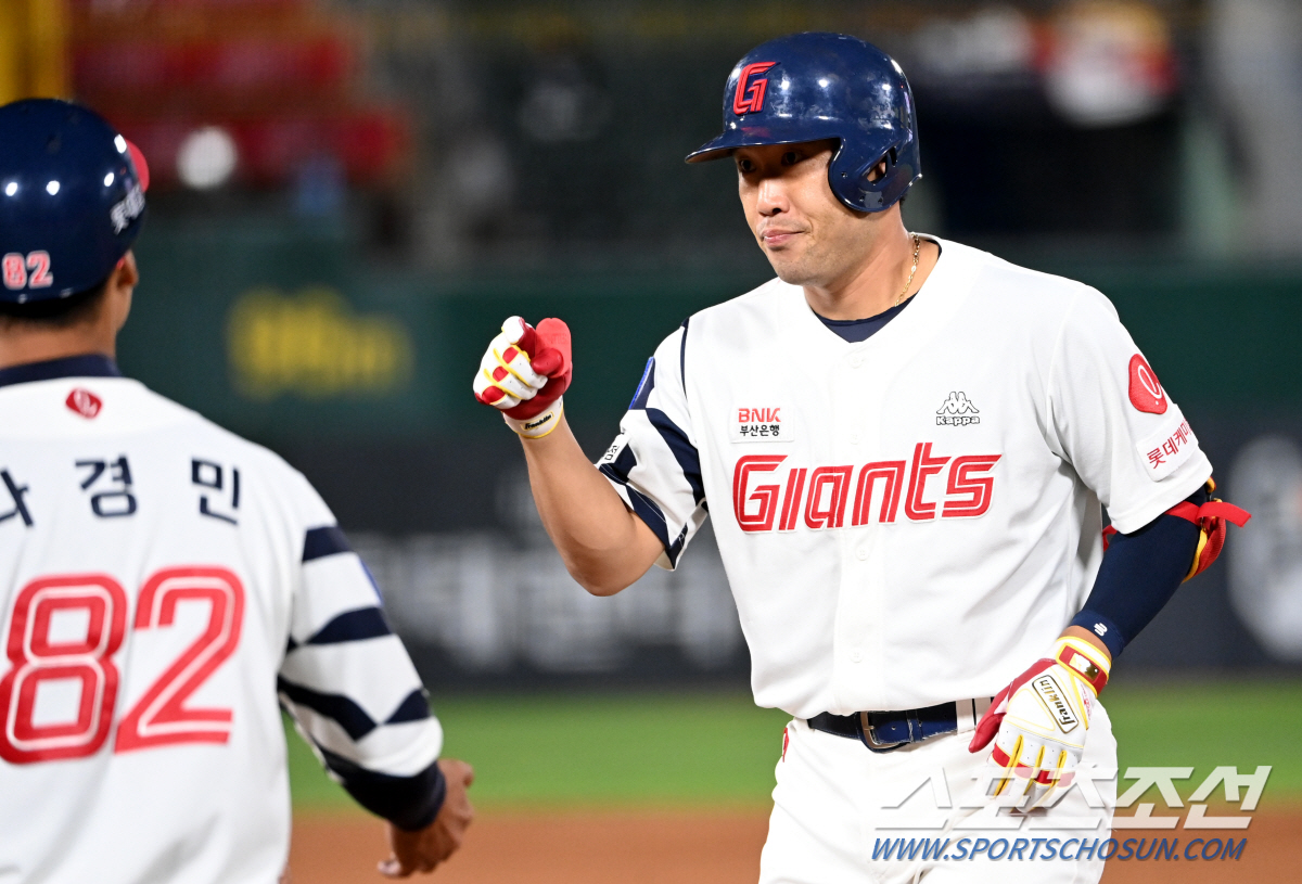 '4년전 서운함 잊었다' 롯데 원클럽맨 20년. 전준우가 보여준 프랜차이…