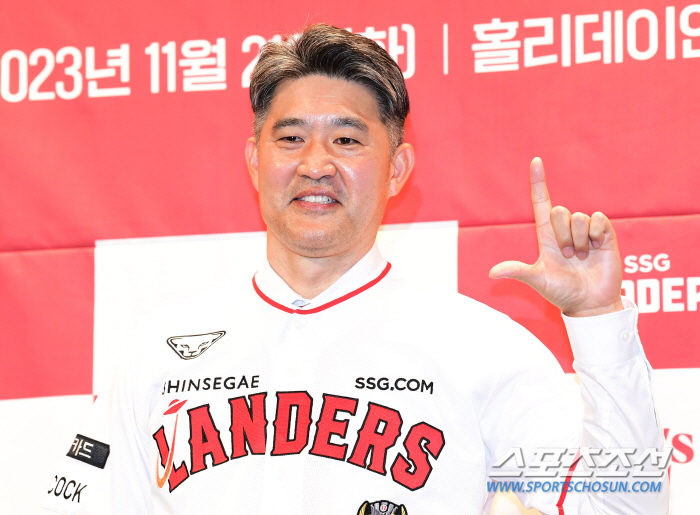 "구단주께서 성적과 육성을 잡아달라고..." SSG의 첫 선택 이숭용의 …