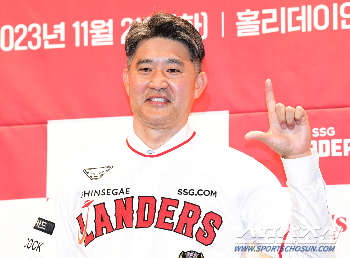 "구단주께서 성적과 육성을 잡아달라고..." SSG의 첫 선택 이숭용의 …