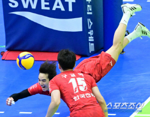 '공격성공률 70% 실화냐.' 임성진 22점 맹폭 한국전력, 현대캐피탈에 3대1 역전승. 3연승 상위권 보인다[수원리뷰]