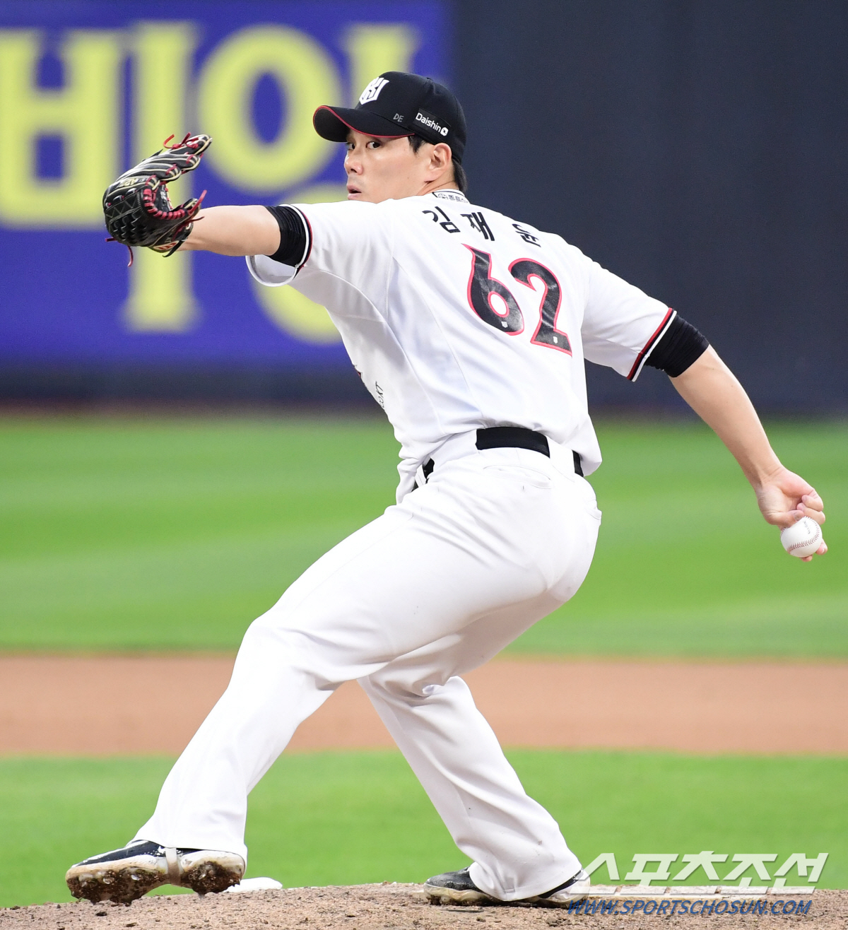 [공식발표]삼성 FA 마무리 최대어 김재윤 품었다. 총액 58억원 영입 …