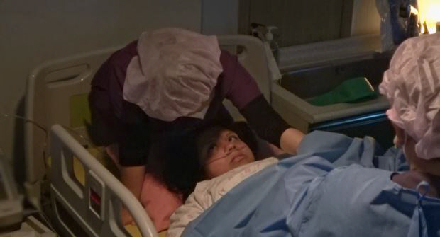 멕시코 '고딩엄빠' 미리암, 출산 과정 공개…남편 붙잡고 "살려 달라" …