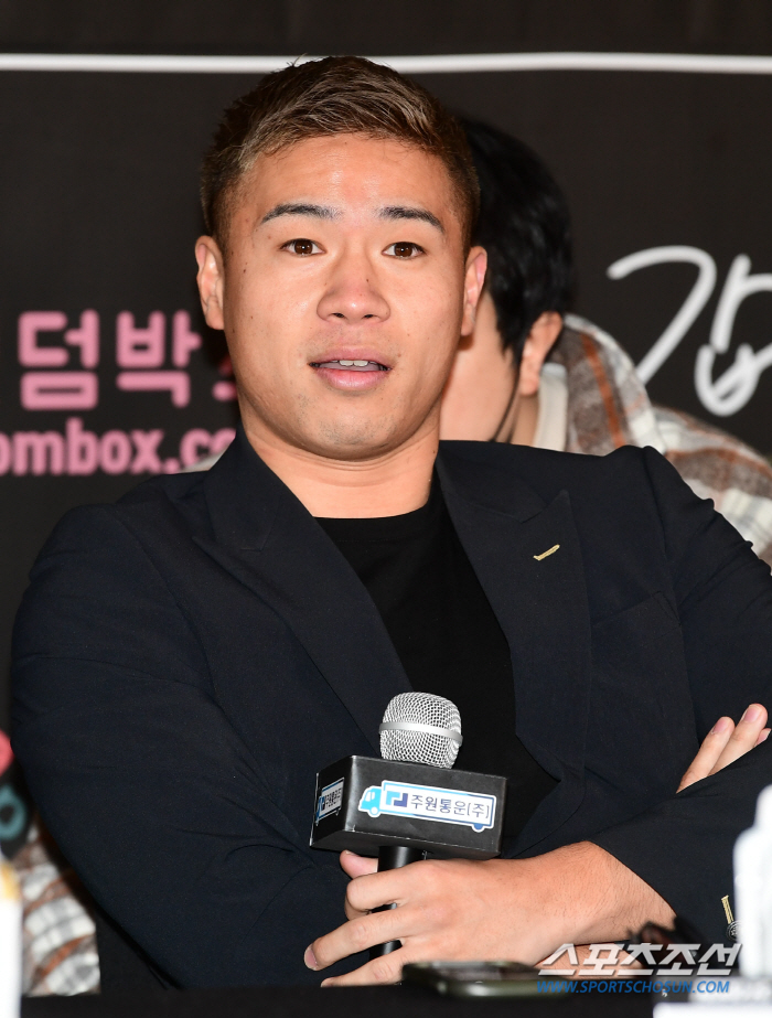 '머리위로 검은 액체가 주르르...' 윤형빈. 일본파이터에 간장 테러 당…